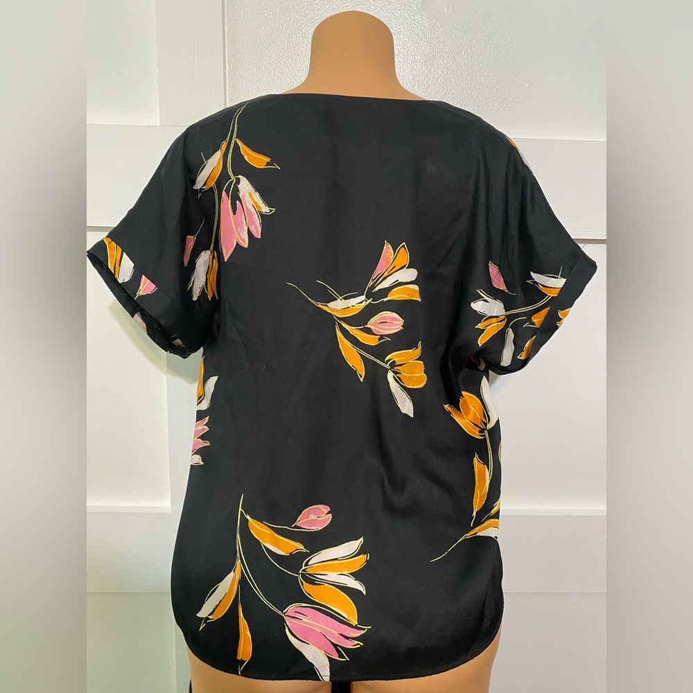 Forever 21 Blouse - Picture 2 of 3